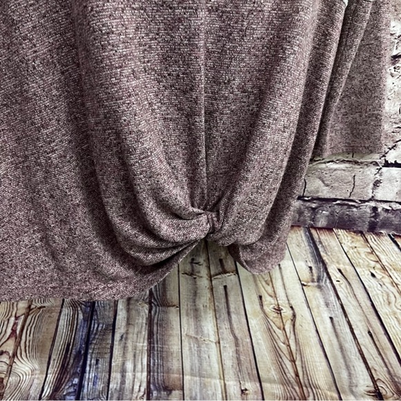 Pink Clover Gray Color Block Twist Hem Fleece Top - Picture 4 of 8